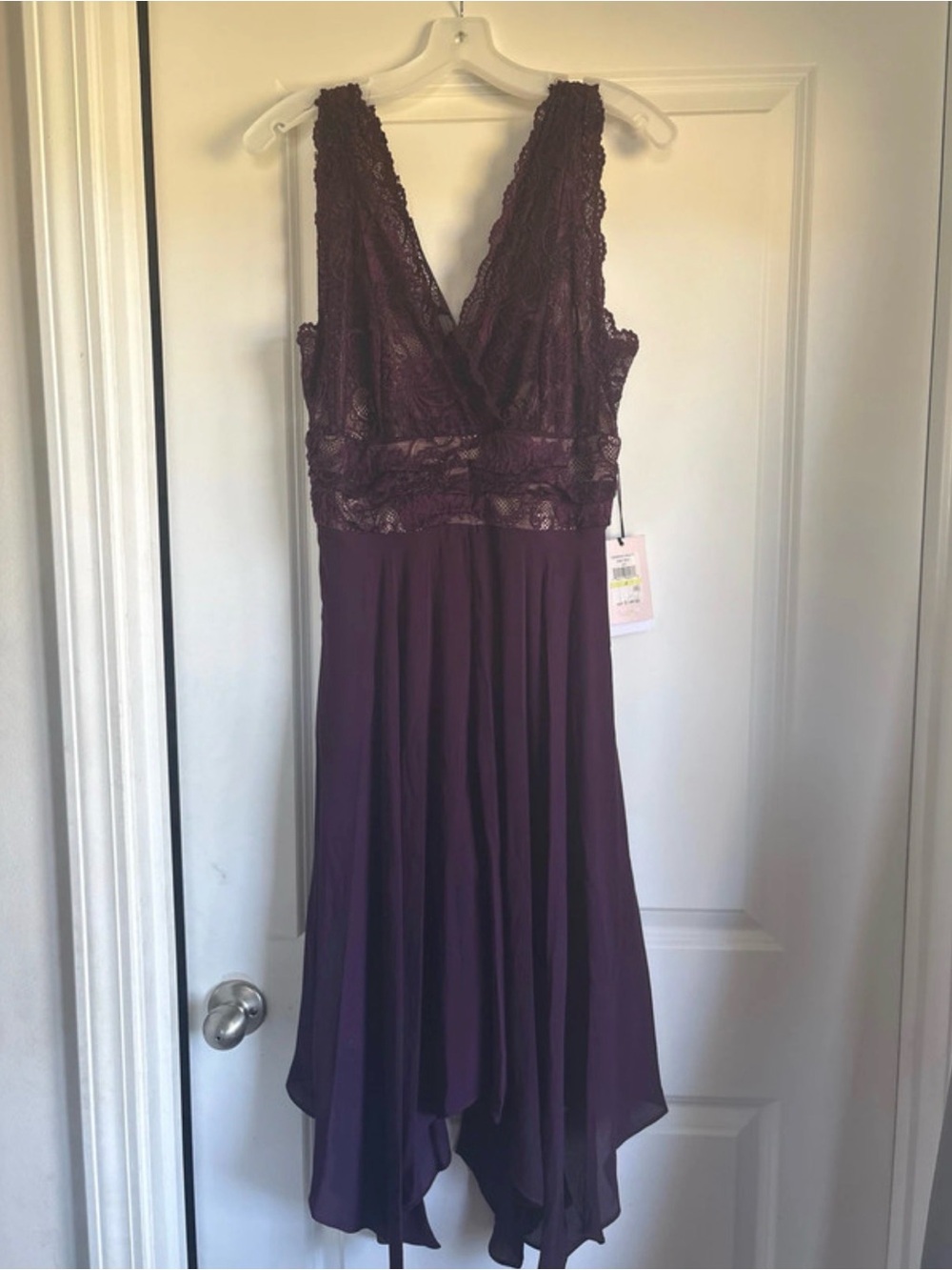 Lace V-Neck Chiffon dress  in Deep Plum